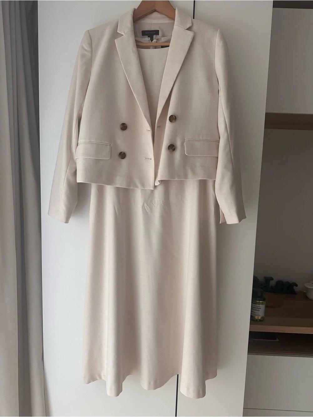 Anne Klein chic sleeveless